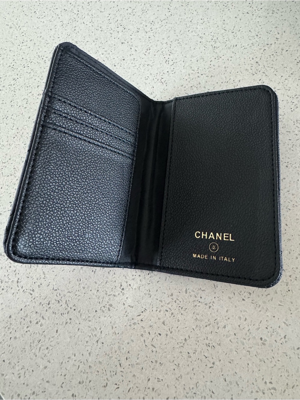 Gwp Passport Holder Black Quilted Leather Card Sleeve with Gold CC Emblem - Picture 5 of 9